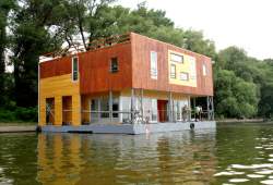 ArkaBarka Floating Hostel Belgrade